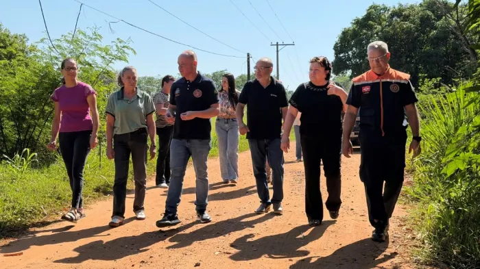 Prefeito visita moradores da Estância Yvonne