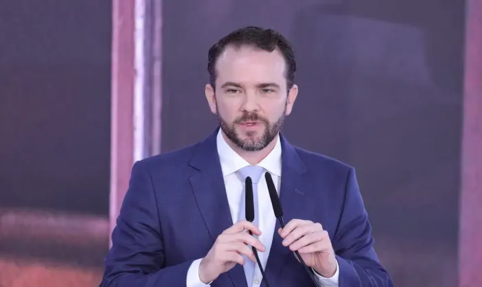 Ministro prevê renegociação de R$ 90 bi em 3ª fase do Desenrola