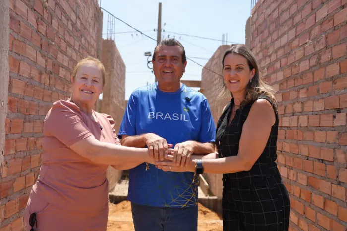 Prefeito Sérgio Machnic visita obra do futuro Lar dos Idosos em Primavera do Leste