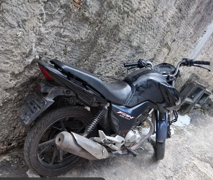 Veículo furtado em janeiro deste ano, no bairro de Ondina, foi localizado em Itacaranha sem as placas originais e com chave falsa - 22/10/2026 - Fonte/Crédito: ASCOM PCBA