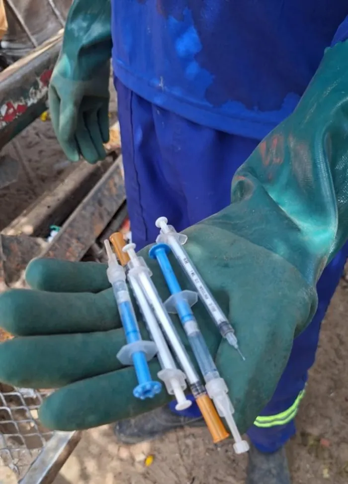 Consciência: Descarte correto de materiais perfurocortantes protege garis em Petrolina