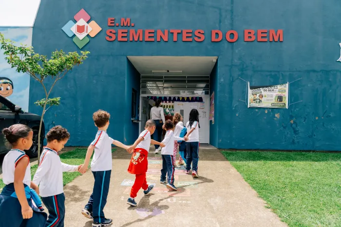 Prefeitura de Bertioga realiza simulação do protocolo de crise Código Azul em escola da rede municipal