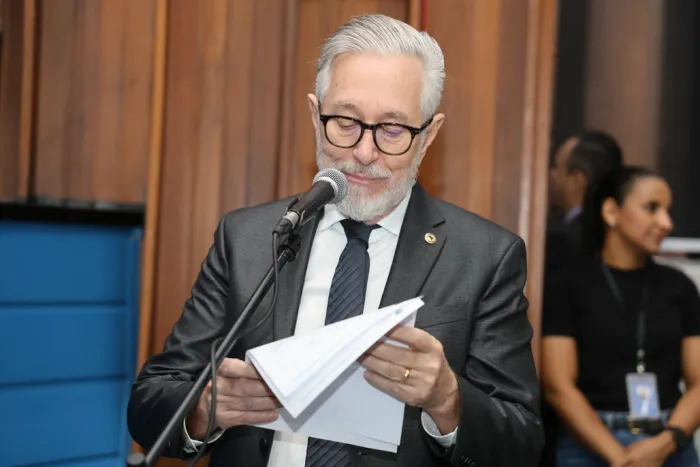 Deputado Antonio Vaz, autor da proposta, durante sessão plenária na ALEMS