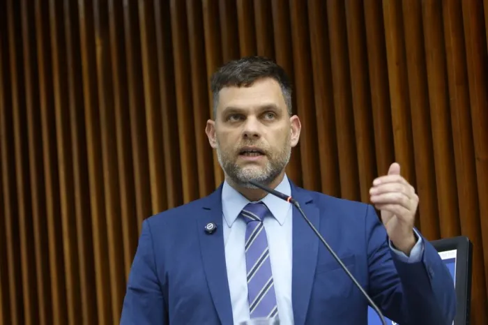 Deputado Goura (PDT) cobra detalhamento dos R$ 464,1 milhões previstos para o Centre Pompidou Paraná