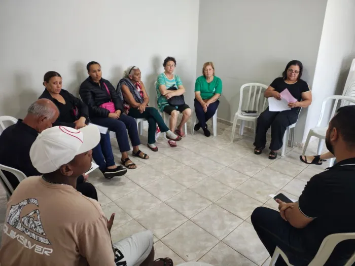 Comas realiza reunião descentralizada no Cras TV para ampliar a participação dos usuários