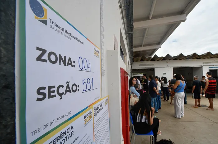 Votação no 1º turno, em Brasília: no 2º turno será escolhido o presidente do país e governadores de 5 estados e do DF - Foto: Leopoldo Silva/Agência Senado
