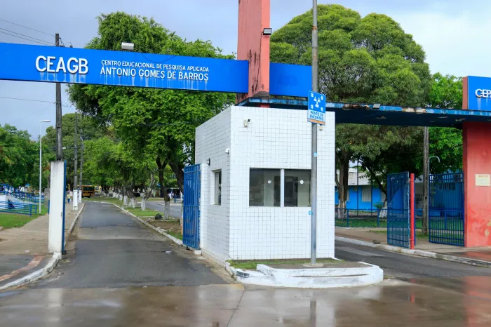 Escolas estaduais terão as aulas suspensas nesta sexta-feira (23) à tarde - Thiago Athaíde