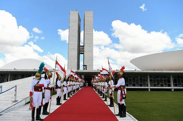 Presidente e governadores eleitos tomam posse em novas datas em 2027
