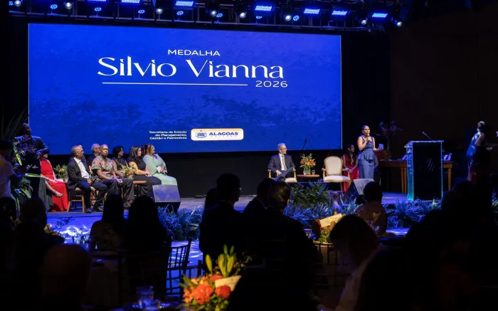 Solenidade homenageia dez profissionais por suas trajetórias e dedicação ao serviço público