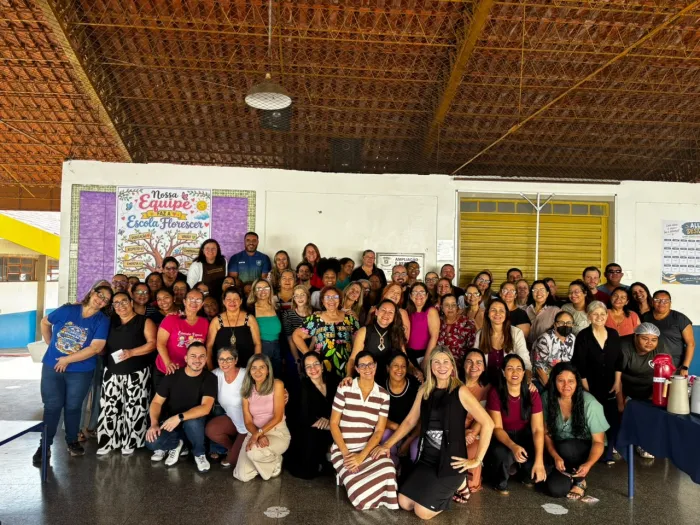 Escola municipal homenageia moradores e professoras em aniversário de 28 anos