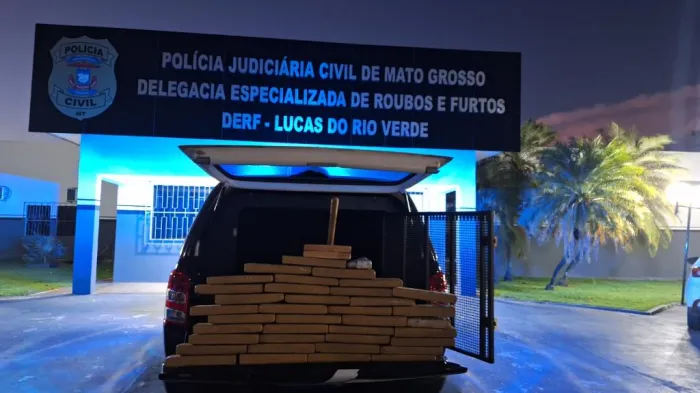 Polícia Civil localiza depósito de facção em mata e apreende 40kg de drogas