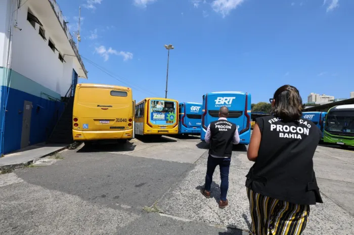 Procon-BA fiscaliza empresas de ônibus em Salvador e identifica 544 veículos parados em cinco garagens