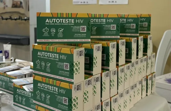 SAE de Araçatuba participa de campanha universitária que distribui 5,4 mil autotestes de HIV