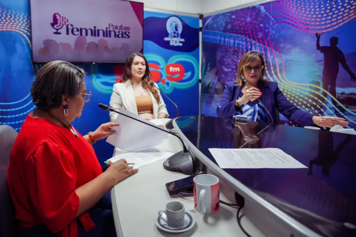 Radialistas Josélia Fonseca e Régina Santana entrevistaram a psicóloga e psicanalista Catarina Bogéa, no programa Pautas Femininas