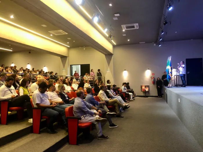 Semed debate saúde mental e vínculos no trabalho escolar 