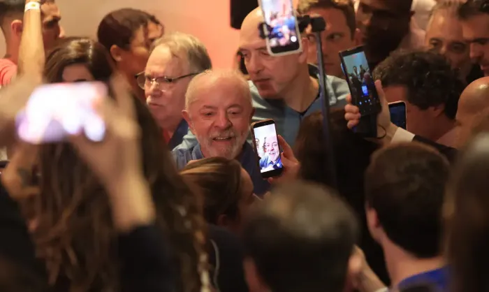Lula agradece votos e diz que teve de vencer intromissão vinda de fora