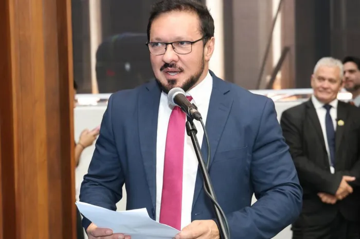 A lei publicada hoje institui a campanha Outubrinho Rosa voltada a prevenção de doenças de meninas até 15 anos