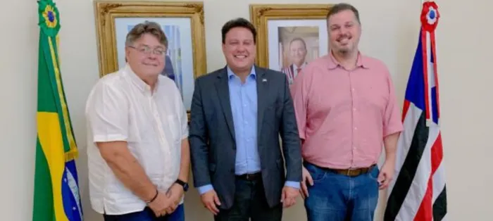 Deputado Rodrigo Lago com o governador em exercício, Felipe Camarão, e o prefeito Kleber Tratorzão