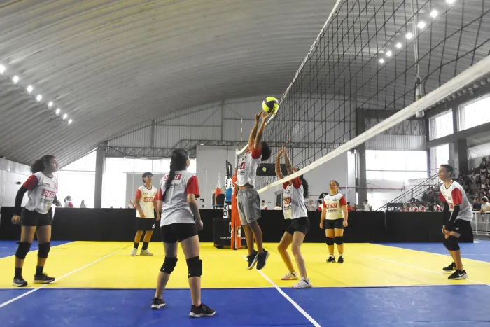 Mais de 200 alunos participam do Festival SuperEscola de Vôlei