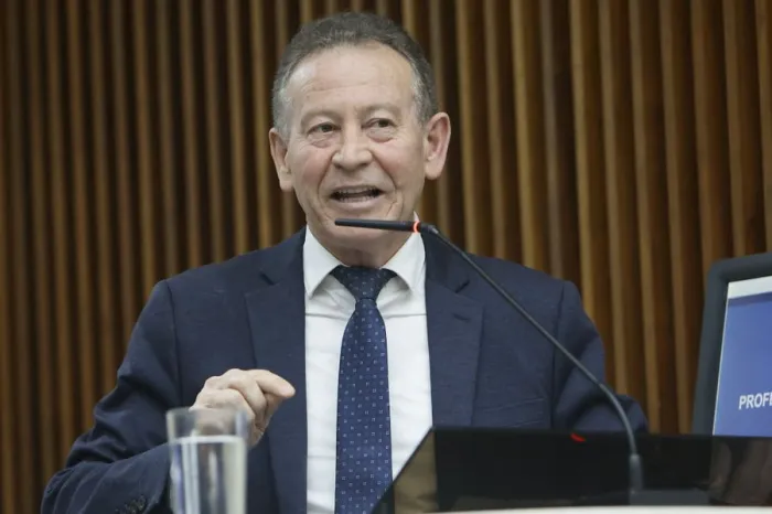 Professor Lemos (PT) destaca aprovação de projeto que amplia segurança de crianças em quadras esportivas no Paraná