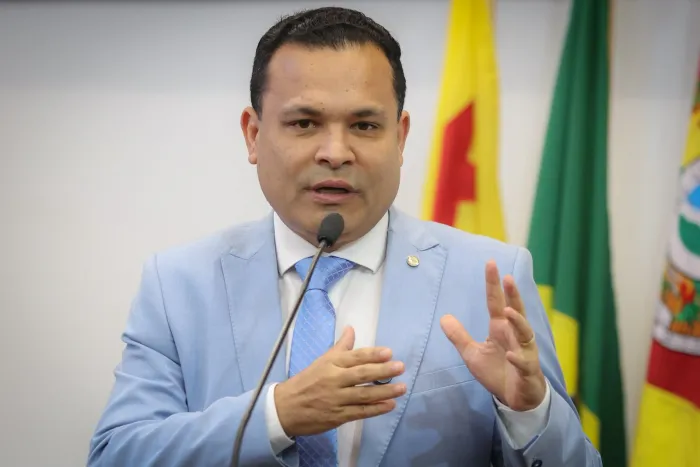 Tadeu Hassem questiona redução de R$ 500 milhões no orçamento da educação