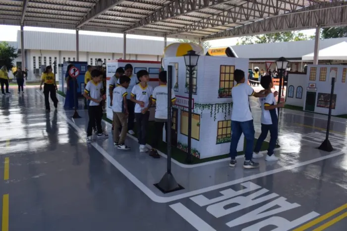 Com atividades lúdicas e interativas, Detranzinho aproxima população da segurança no trânsito