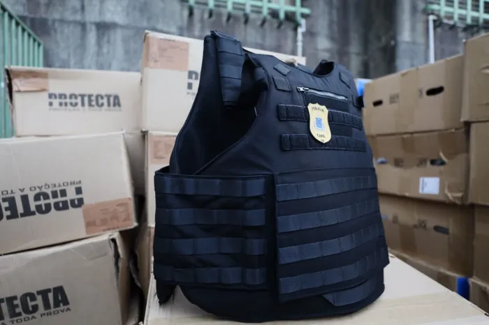 Polícia Civil da Bahia recebe 1,2 mil novos coletes balísticos para reforçar a segurança dos policiais