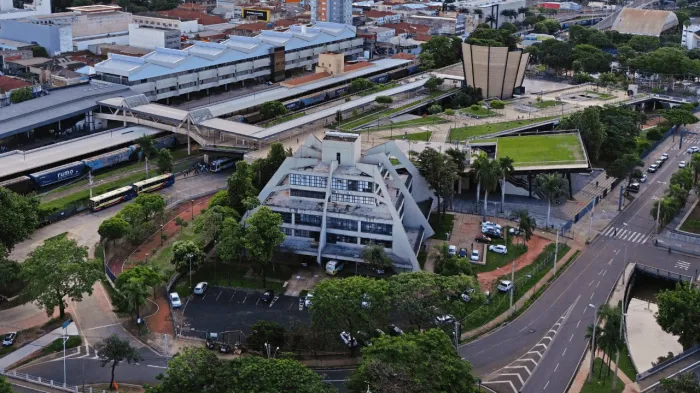 Biblioteca ganha mais de 600 novos livros