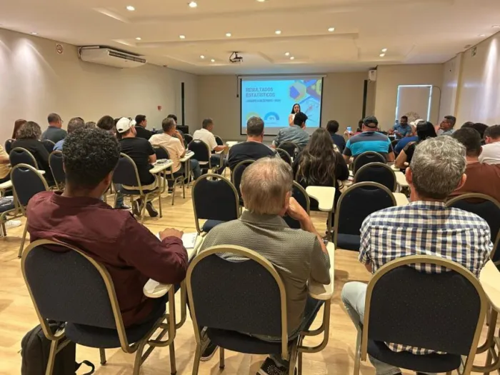 A qualificação permanente dos servidores faz parte da política do Detran-RO, que realiza regularmente capacitações voltadas à atualização em segurança viária e legislação de trânsito