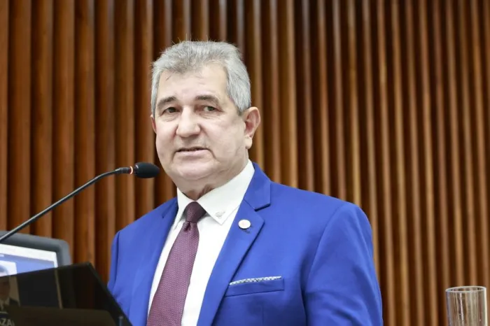 Deputado Bazana (PSD) durante o pronunciamento no Plenário, - Foto: Valdir Amaral/Alep