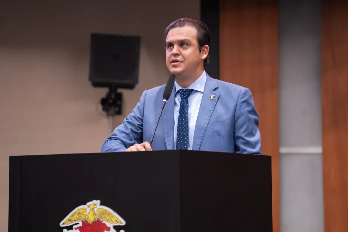 Thiago Silva parabeniza servidores públicos e reafirma compromisso com a valorização da categoria