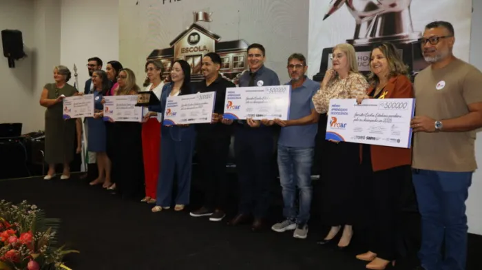A iniciativa reconhece escolas, estudantes, professores, gestores e demais profissionais da educação que se destacaram pelos resultados alcançados na rede pública de ensino
