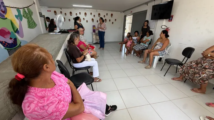 Secretaria da Mulher de Caruaru promove roda de diálogo sobre fibromialgia e Outubro Rosa no Residencial Luiz Bezerra Torres