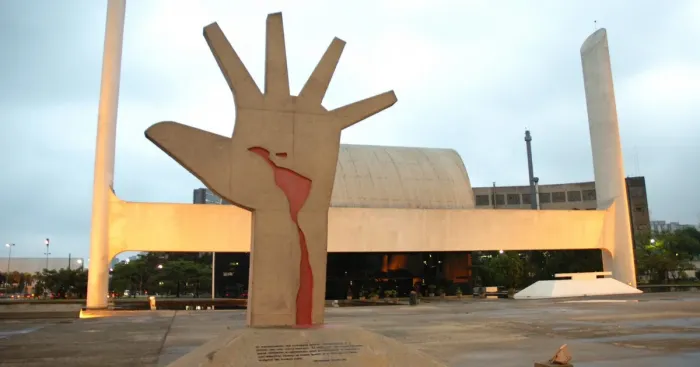 Fábricas de Cultura levam coletivo à exposição de Día de Muertos no Memorial da América Latina