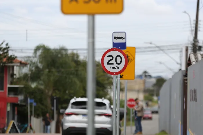 Detran-PR entrega 33,3 mil novas placas de trânsito a 167 municípios