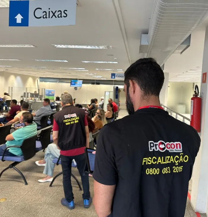 Procon-JP autua mais quatro agências bancárias por descumprirem tempo legal de espera na fila