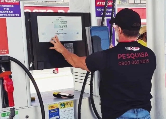 Procon-JP encontra redução de R$ 0,10 no menor preço do litro do álcool e a gasolina se mantém em R$ 6,09