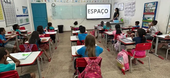  Alunos de Corumbiara utilizam as lousas digitais para ampliar conhecimentos e tornar as aulas mais dinâmicas e interativas (Foto: Alexandre Almeida I Secom ALE/RO)