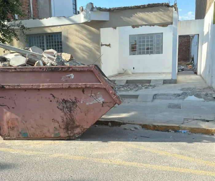 Prefeitura de Petrolina intensifica fiscalização contra o descarte irregular de entulhos de obras e construções
