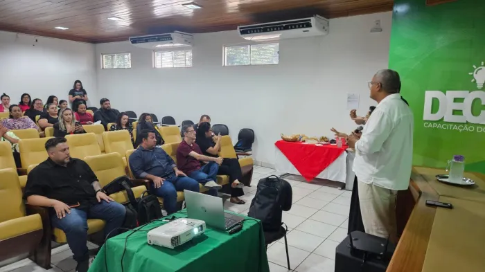 Educação do Acre promove formação continuada para professores intérpretes de Libras