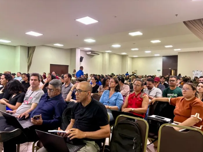A atividade teve como objetivo  aprimorar o uso dos recursos digitais no ensino de idiomas e ampliar as estratégias de aprendizagem dos estudantes