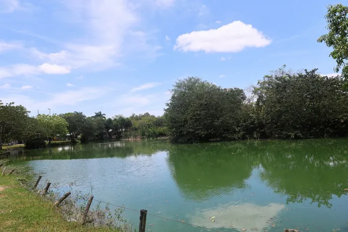 Nuvens e calor de até 34°C no feriadão