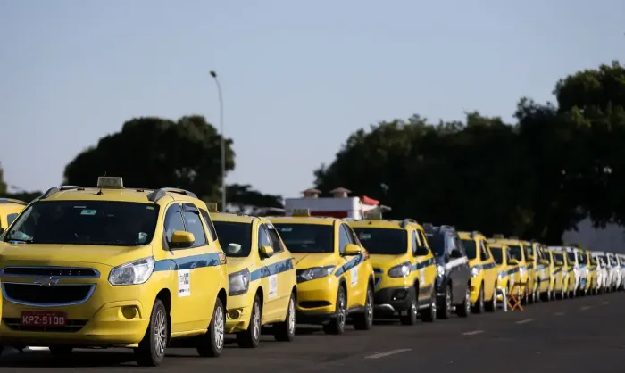 Governo autoriza contrato de R$ 30 bi para motoristas de aplicativos