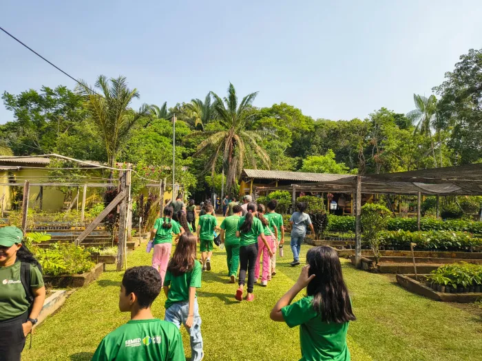 Passeio educativo leva alunos da EMEIEF Belezas do Buriti ao contato com a natureza em Porto Velho