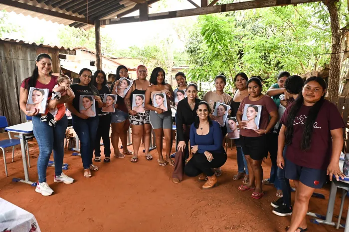 Semu encerra curso de sobrancelhas em comunidade indígena
