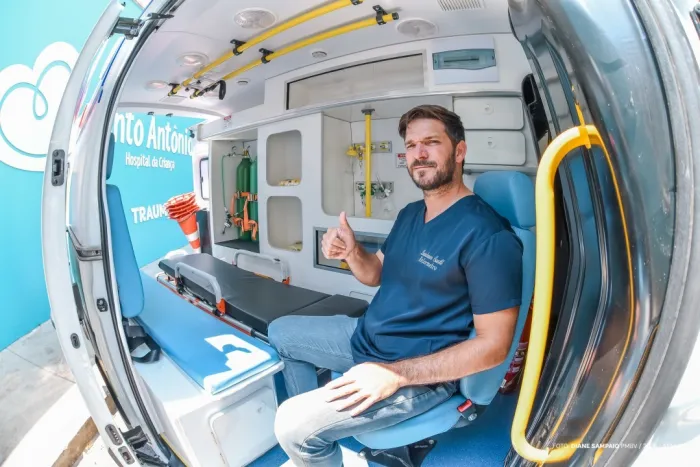 Prefeitura entrega nova ambulância ao Hospital da Criança