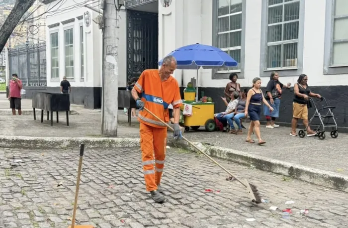 Comlurb intensifica limpeza nas imediações dos cemitérios para o Dia de Finados